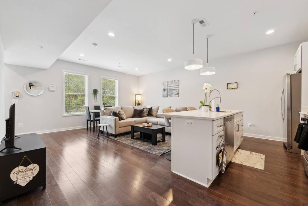 Spacious 3Bedroom Duplex With Rooftop Deck! Washington Esterno foto