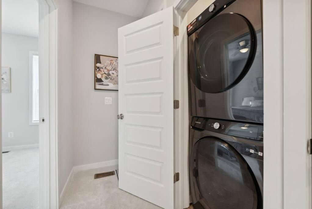 Spacious 3Bedroom Duplex With Rooftop Deck! Washington Esterno foto