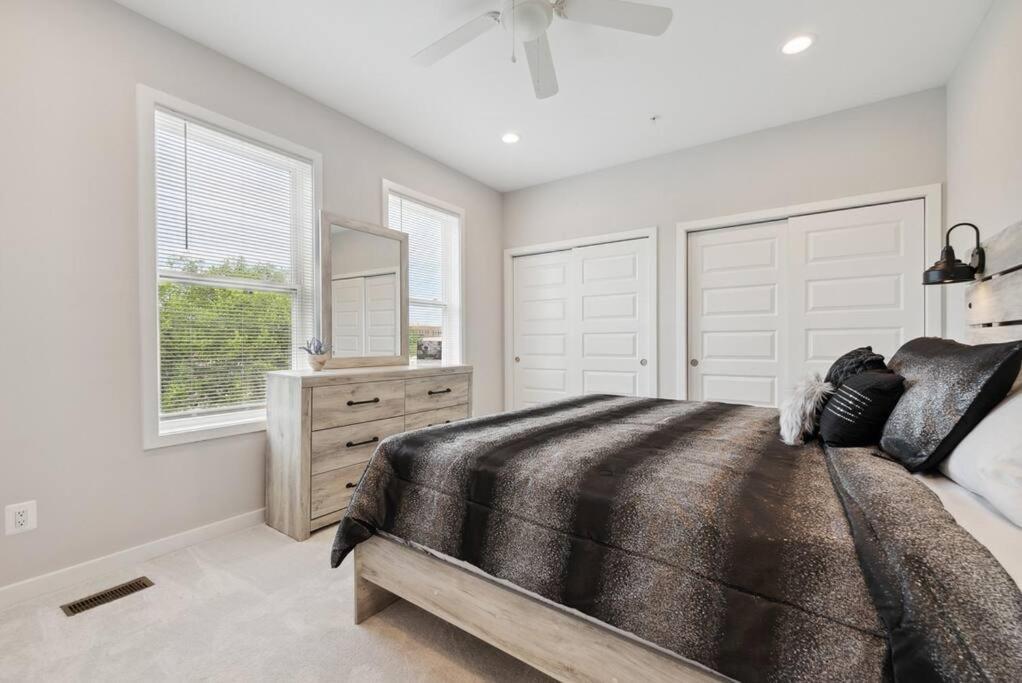 Spacious 3Bedroom Duplex With Rooftop Deck! Washington Esterno foto