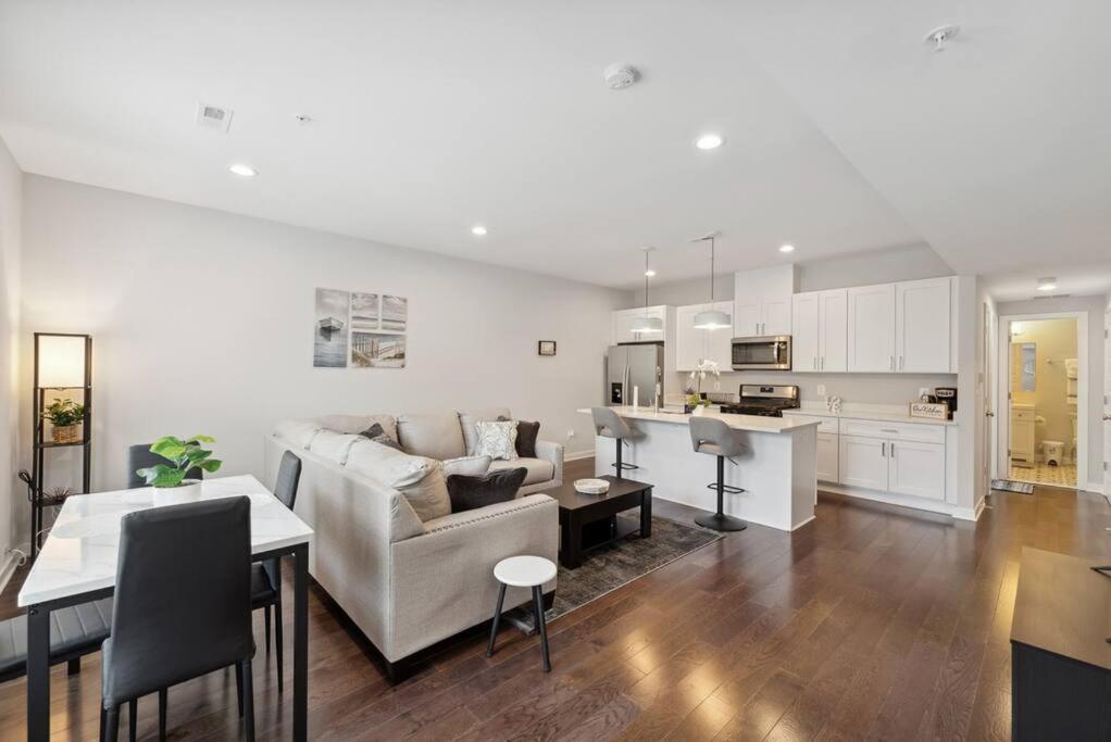 Spacious 3Bedroom Duplex With Rooftop Deck! Washington Esterno foto